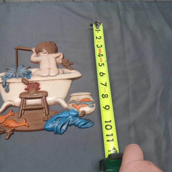 Vintage 1973 Sexton Metal Boy Fishing in Tub Wall Decor - Picture 5 of 9